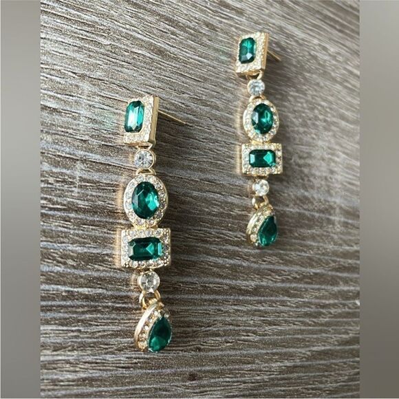 GreenādropāearringsāN349 - Picture 3 of 3